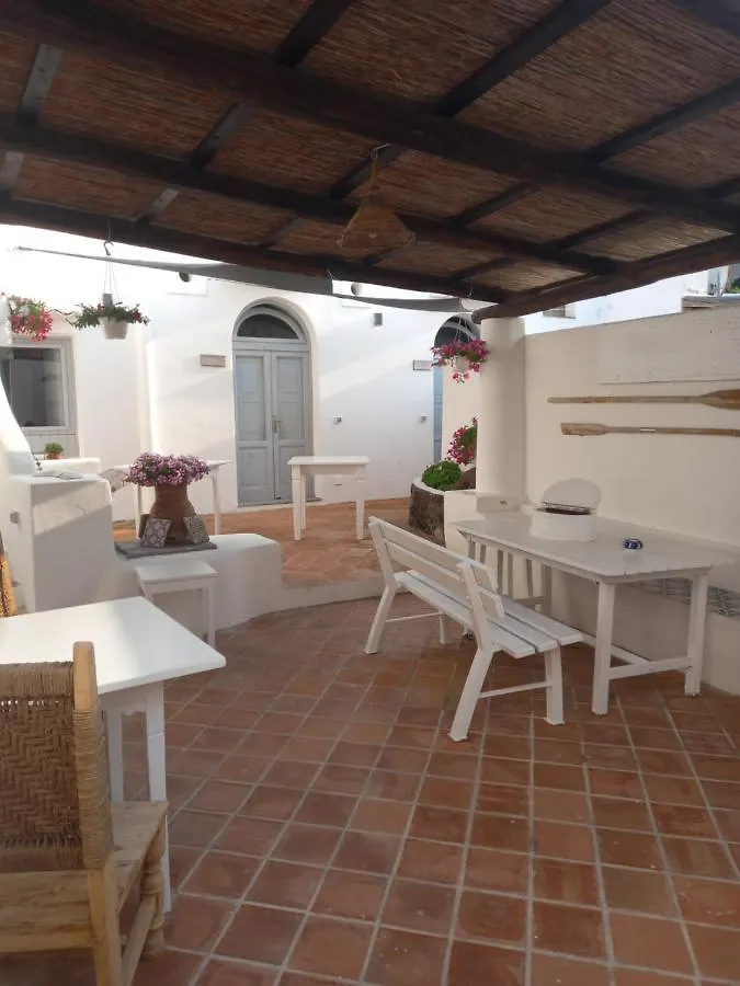 La Casa Di Zeffiro Bed & Breakfast Malfa