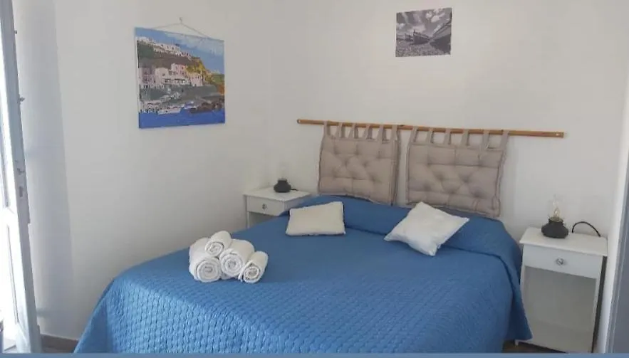 La Casa Di Zeffiro Bed & Breakfast Malfa  Italy