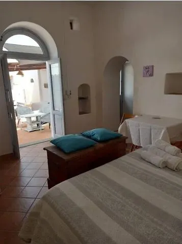 La Casa Di Zeffiro Bed & Breakfast Malfa