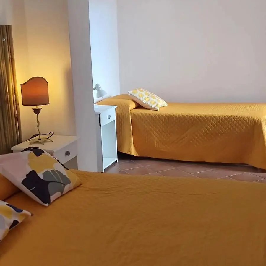 La Casa Di Zeffiro Bed & Breakfast Malfa