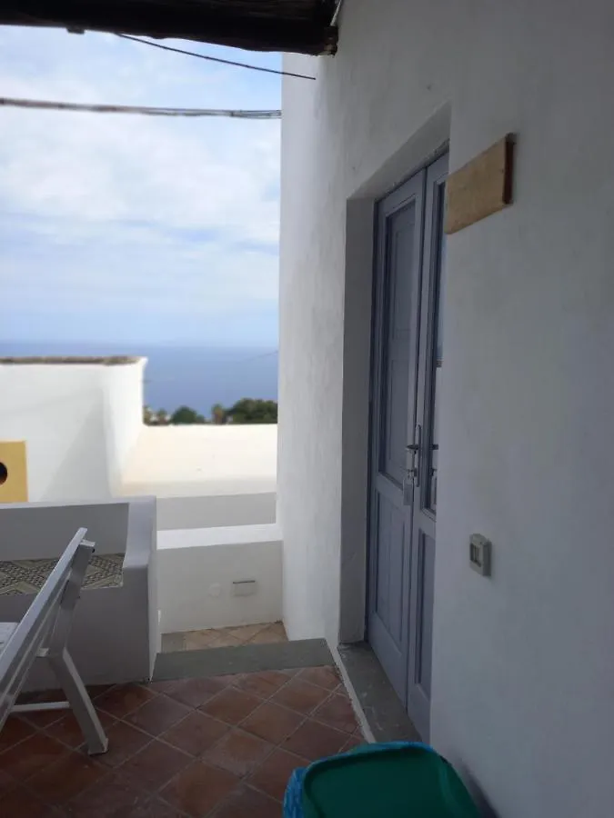 La Casa Di Zeffiro Bed & Breakfast Malfa