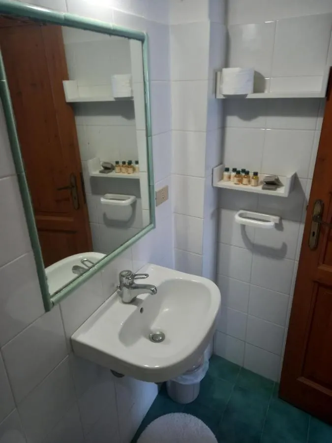 La Casa Di Zeffiro Bed & Breakfast Malfa