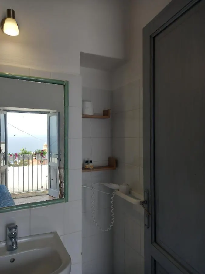 La Casa Di Zeffiro Bed & Breakfast Malfa  Italy