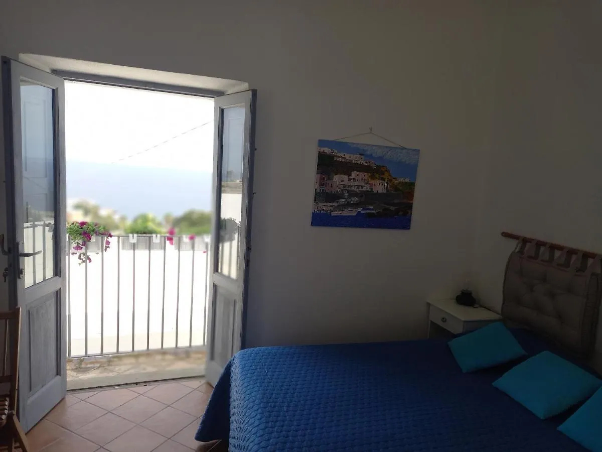 La Casa Di Zeffiro Bed & Breakfast Malfa