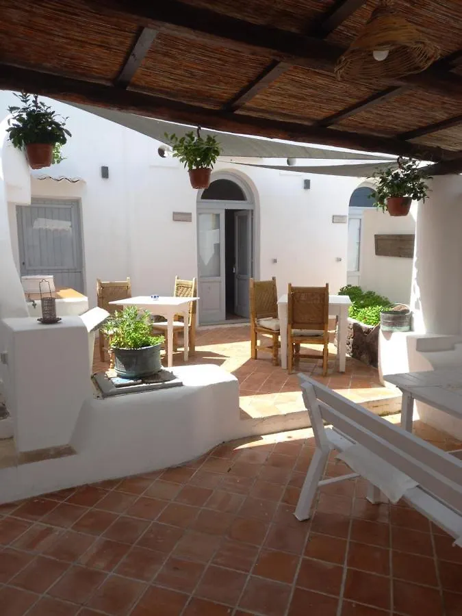 La Casa Di Zeffiro Bed & Breakfast Malfa