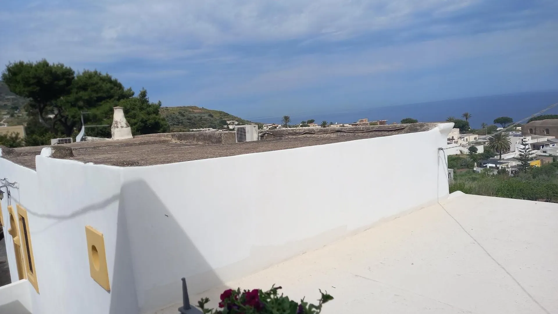 La Casa Di Zeffiro Bed & Breakfast Malfa