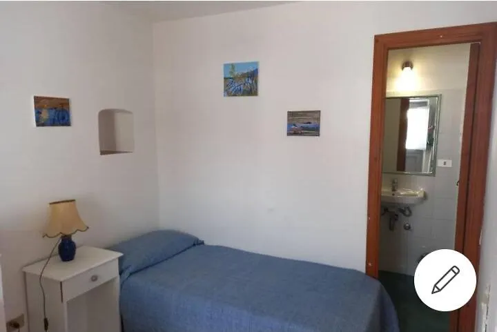 La Casa Di Zeffiro Bed & Breakfast Malfa  Italy
