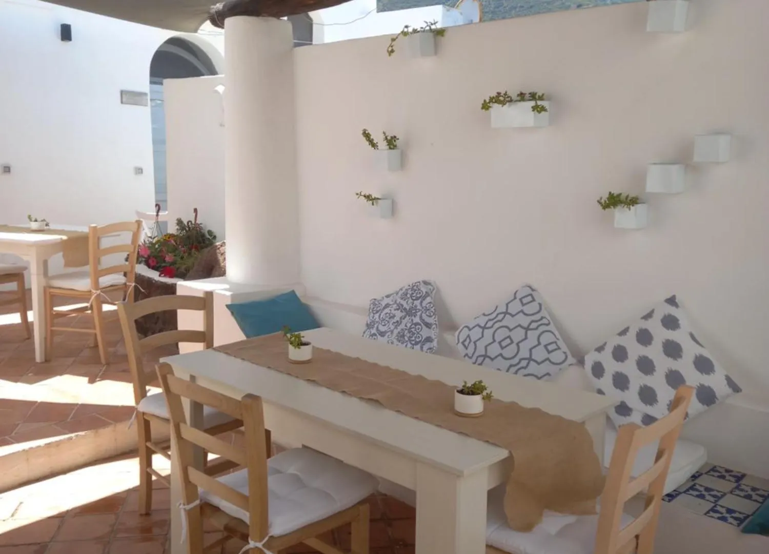 La Casa Di Zeffiro Bed & Breakfast Malfa